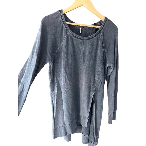 Free People Womens Top M Blue 3/4 Sleeve Asymmetrical Hem Pullover - Picture 2 of 10